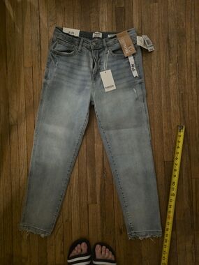 Kensie "Vintage Luxe" " The Effortless Skinny"Women's Slim Jeans w/ Distress Hem